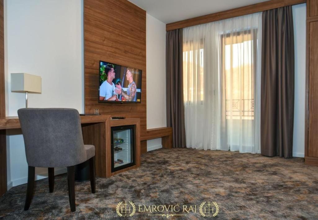 Hotel Emrovic Raj Novi Pazar Exterior photo