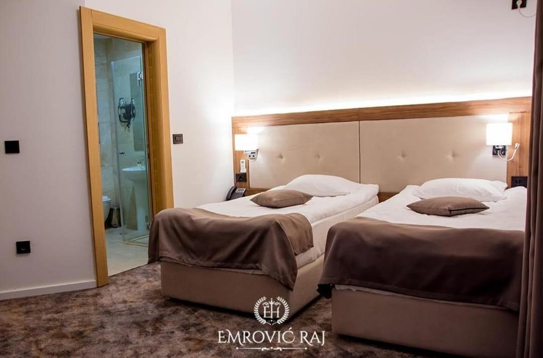 Hotel Emrovic Raj Novi Pazar Exterior photo