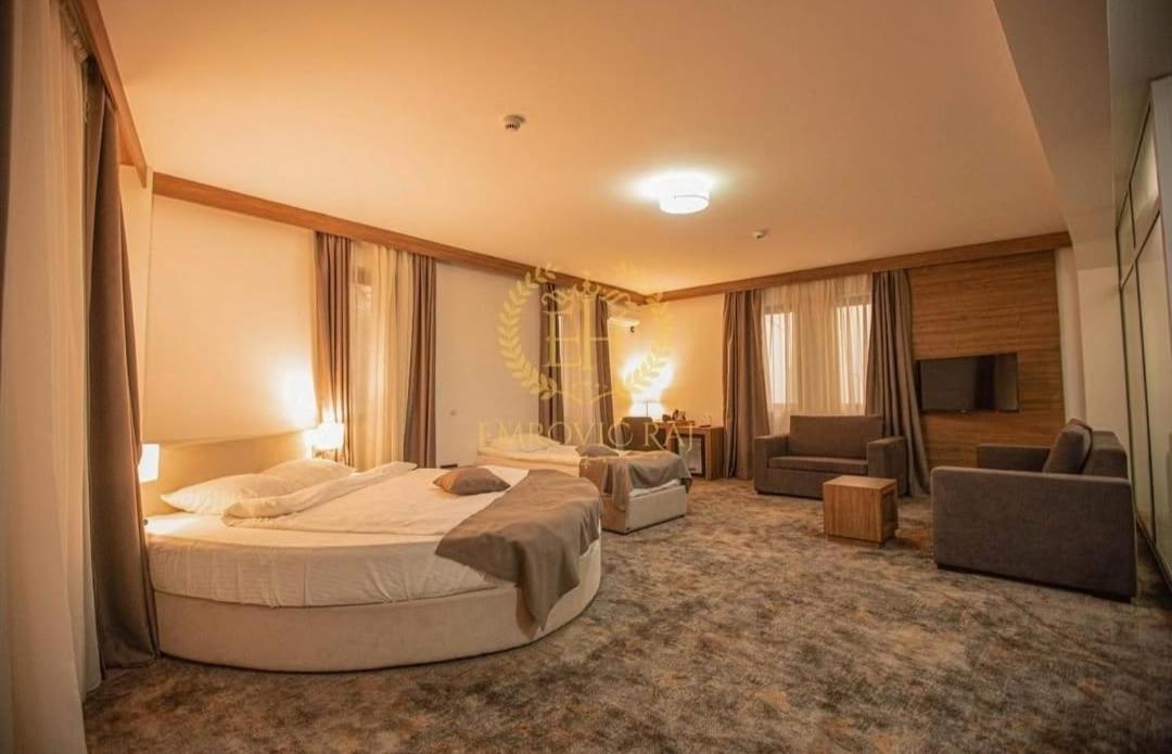 Hotel Emrovic Raj Novi Pazar Exterior photo
