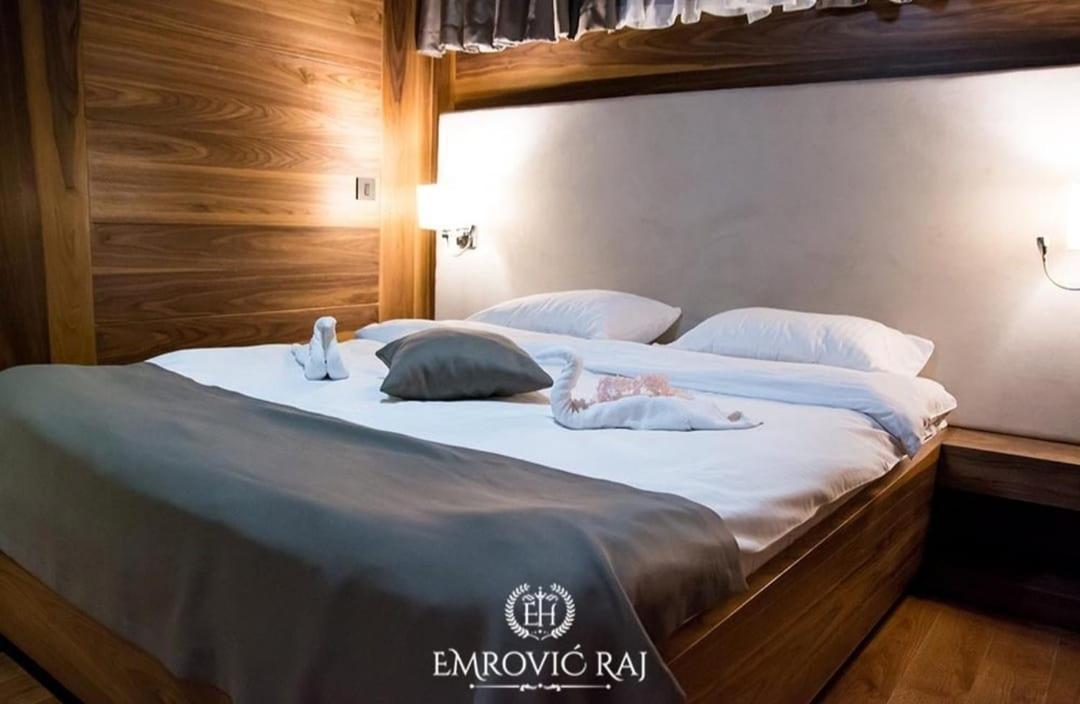 Hotel Emrovic Raj Novi Pazar Exterior photo